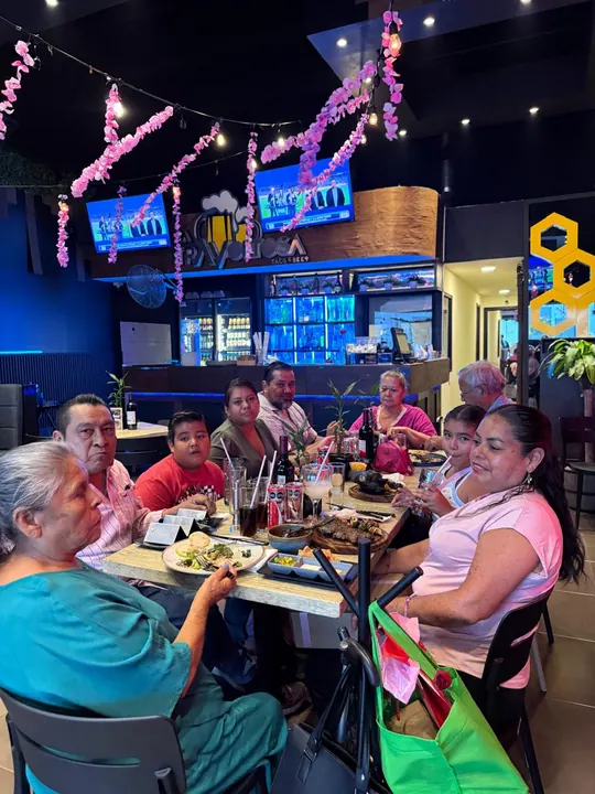 Familia en restaurante